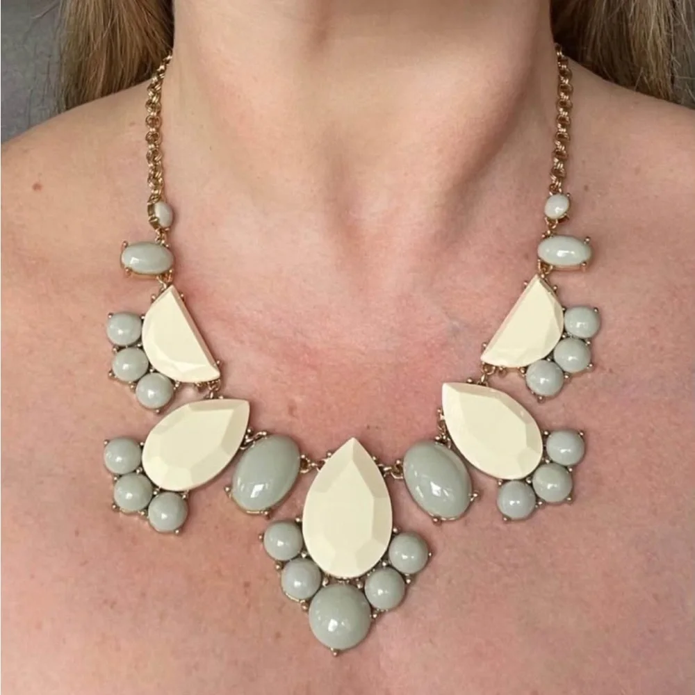 ♠️Kate Spade Gold and Cream Teardrop Necklace. Gently worn.